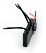 Боковой профиль Ubox 85V240A: толщина 34 мм, силовые провода 8AWG, крепежные отверстия.